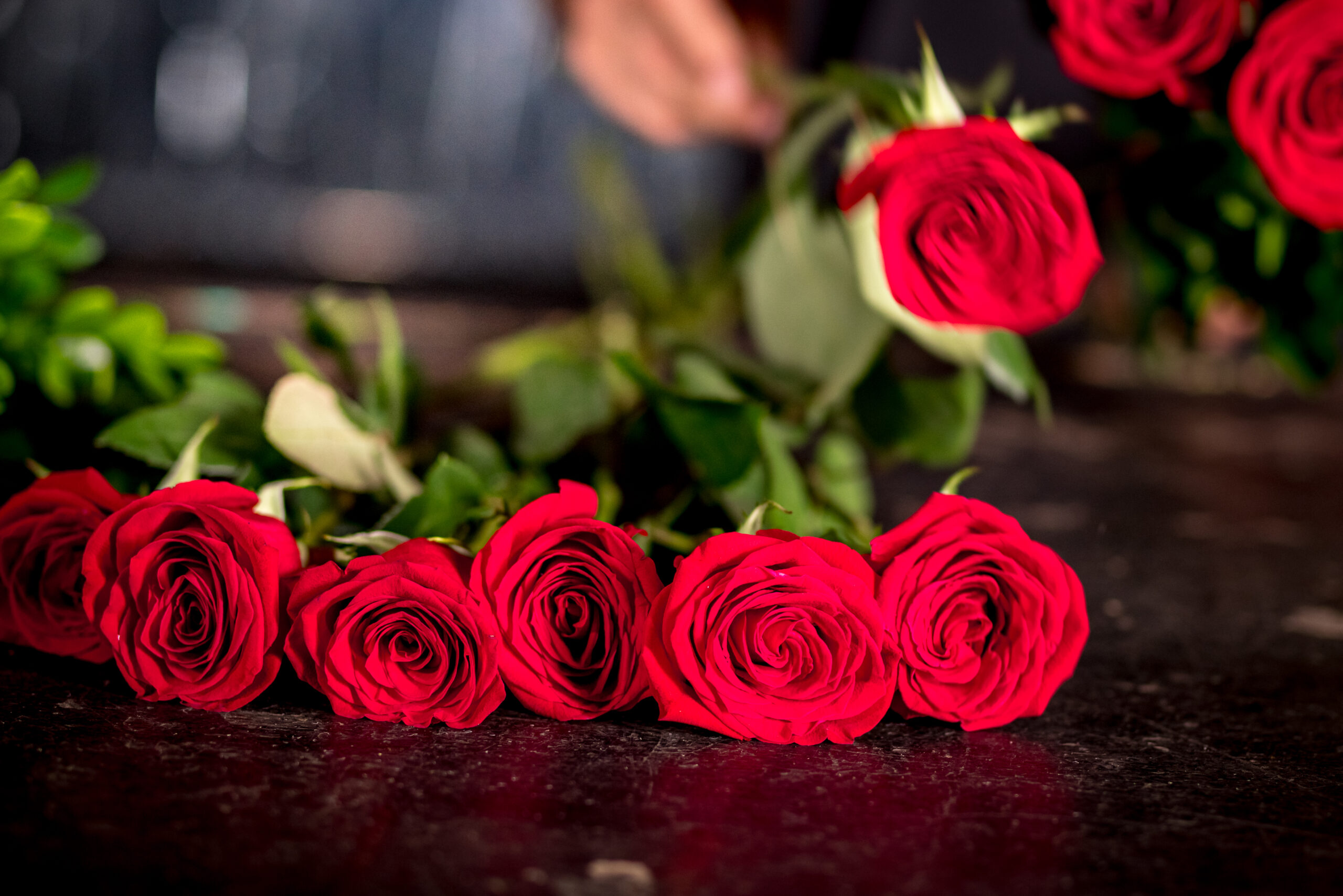 Banho com pétalas de rosas: benefícios, preparação e dicas para um ritual revitalizante